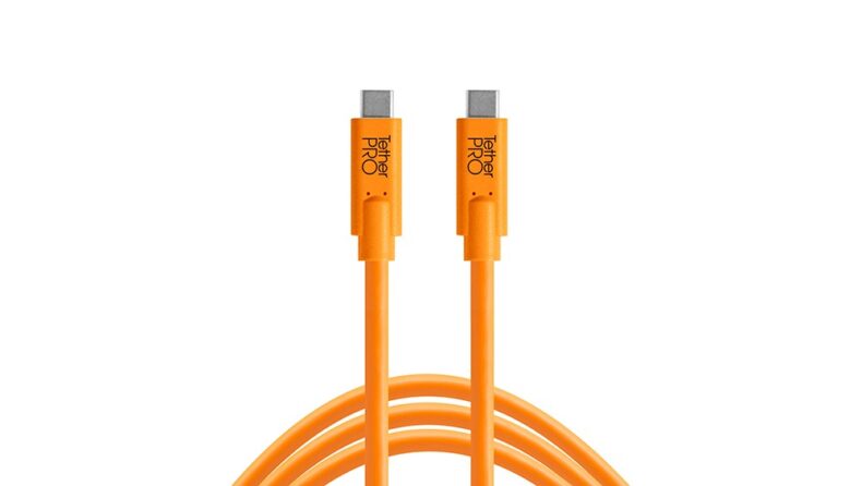 Cable USB Tether Pro de color naranja, ideal para conexión rápida y segura en equipos profesionales de fotografía y vídeo, con conectores USB tipo C en ambos extremos.