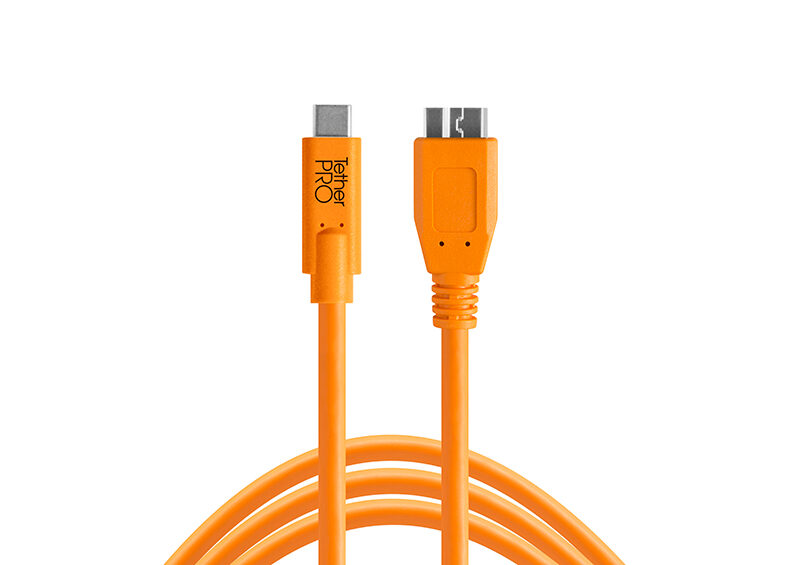Cable HDMI naranja de la marca Pipho Pro, ideal para conectar equipos profesionales de fotografía y vídeo, mostrado sobre fondo blanco.