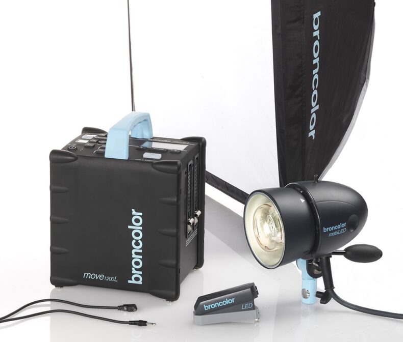 Move 1200 L Outdoor Kit 1 including:1  Move 1200 L (incl. rechargeable battery)1  MobiLED lamp1  Softbox 60 x 60 (2 ft x 2 ft