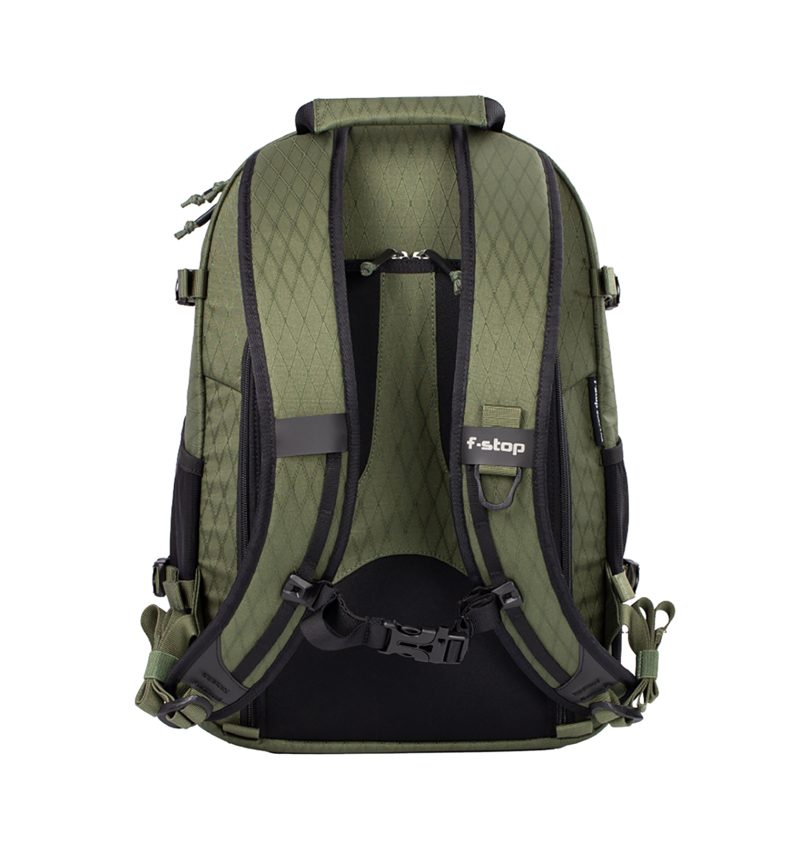 Guru AIR 24 litros - torso masculino color Cypress (verde) - mochila ultraligera - fstop - Imagen 3