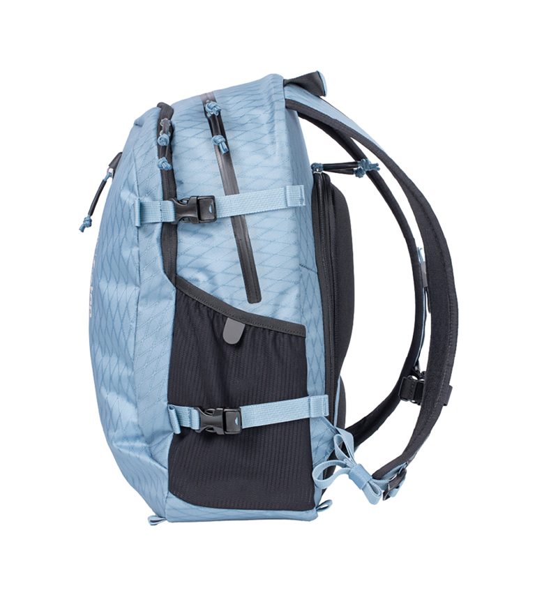 Guru AIR 24 litros - torso masculino color Spring Lake (azul) - mochila ultraligera - fstop - Imagen 2