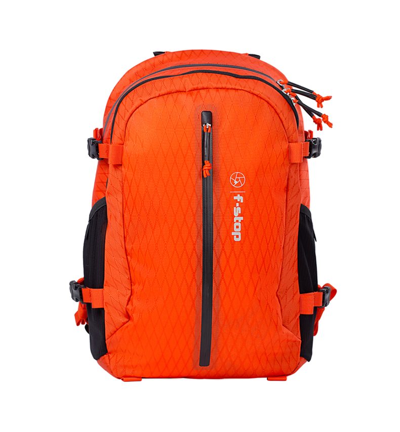 Guru AIR 24 litros - torso masculino color Magma (rojo) - mochila ultraligera - pack fstop - Imagen 2