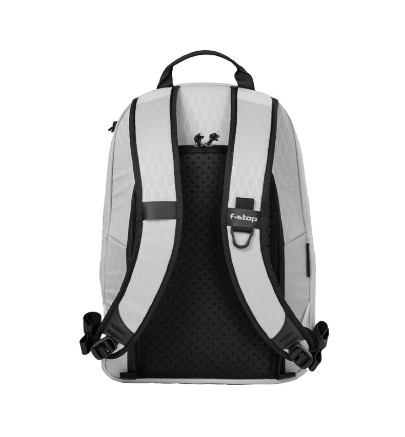 RJU AIR 18 litros - color Artic (blanco) - mochila ultraligera - pack fstop - Imagen 4