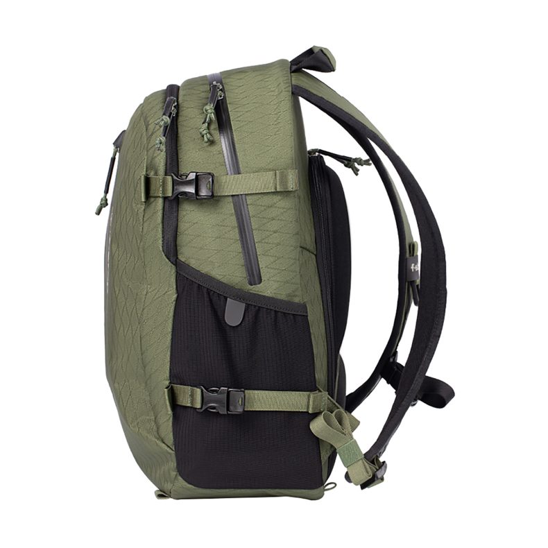 Guru AIR 24 litros - torso femenino color Cypress (verde) - Air series - fstop - Image 2